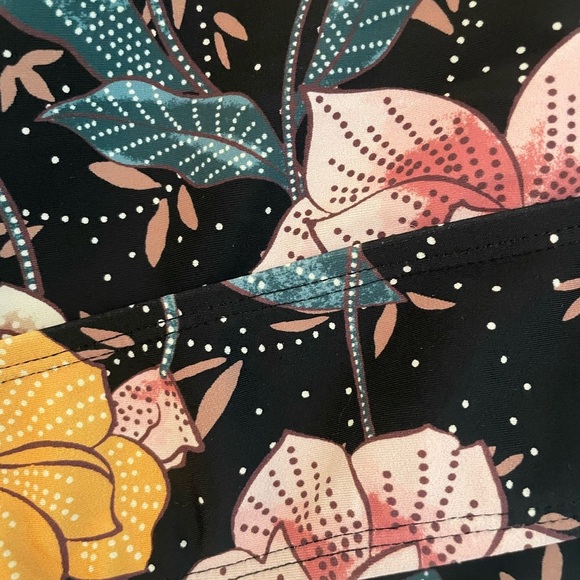 Torrid Crew Neck Black Floral Hawaiian Sleeve Knot Front Bikini 2 piece set SZ 3 - Picture 3 of 9